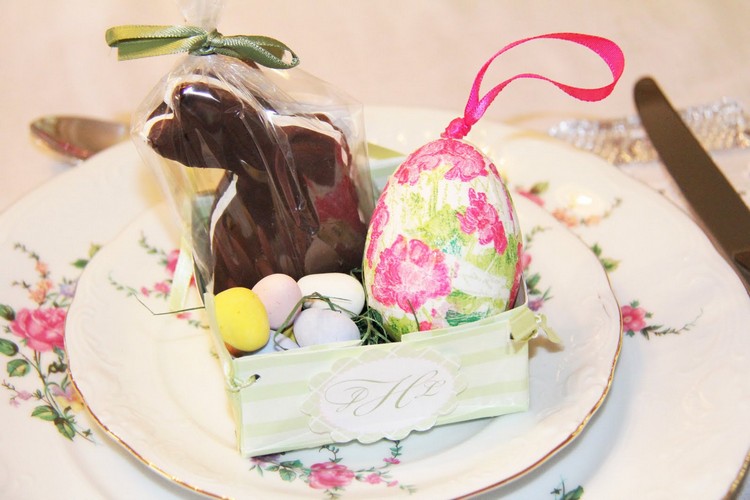 décoration vintage –œufs-Pâques-motifs-floraux-découpage