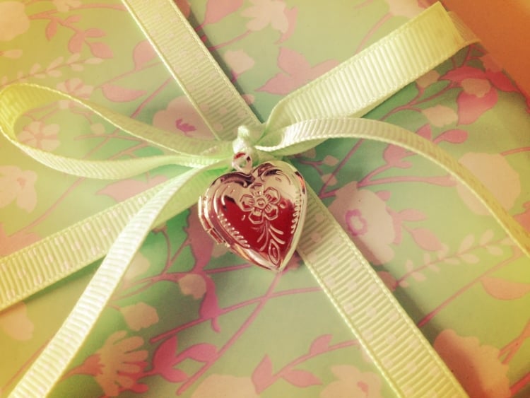 emballage cadeaux original coeur-noeud-ruban