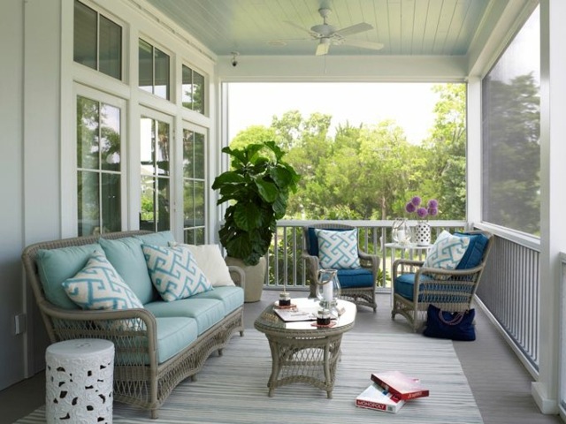 ensemble-meubles-extérieurs-résine-tressée-grise-porche