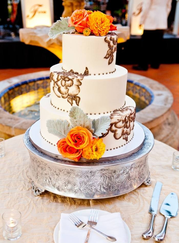 gâteau-de-mariage-deco-fleurs-trois-niveaux