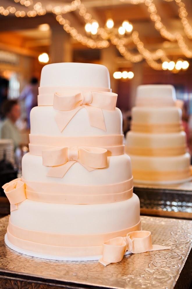 gâteau-de-mariage--ruban-deco-quatre-niveaux