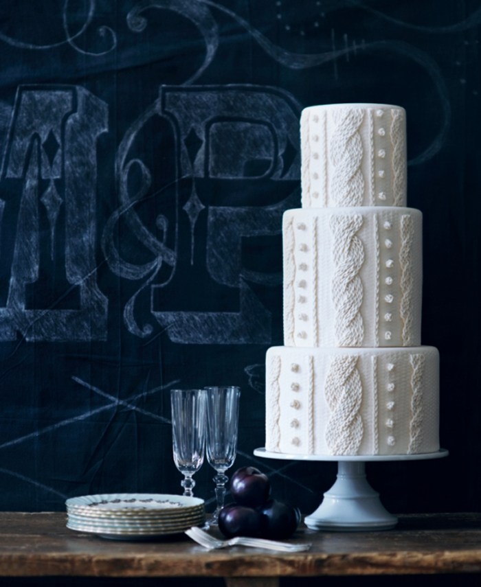 gâteau de mariage trois-niveau-couleur-blanche