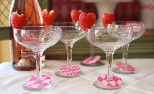 idees-decoration-st-valentin-cerres-fraises-coeurs idées décoration