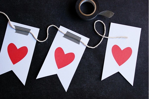 idees-decoration-st-valentin-guirlande-coeurs-papier idées décoration