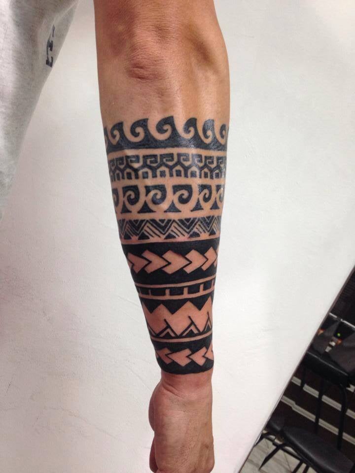 idée-tatouage-avant-bras-homme-tribal
