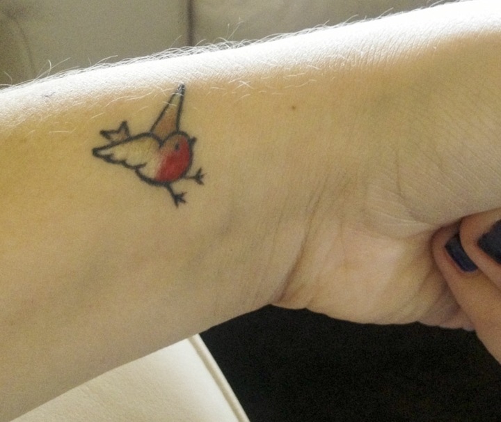 idée tatouage poignet discret femme oiseau