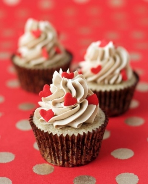 idées-St-Valentin-originales-délicieuses-cupcakes-déco-coeurs