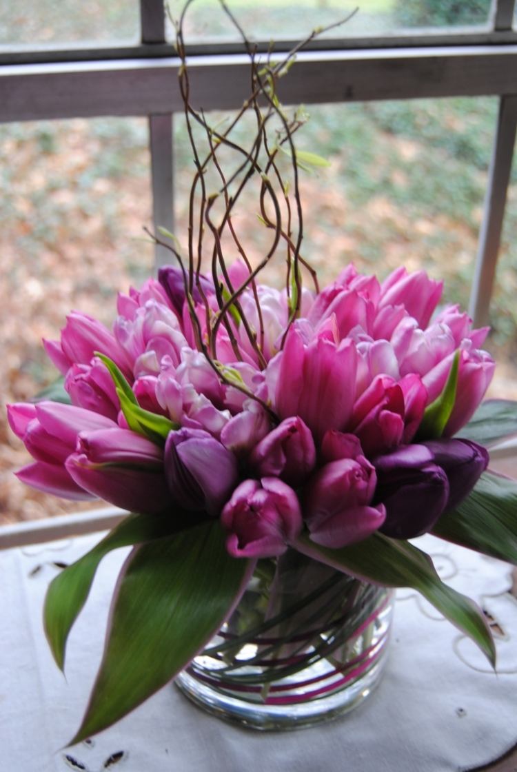 idées déco printaniere-tulipes-violettes-bouquet