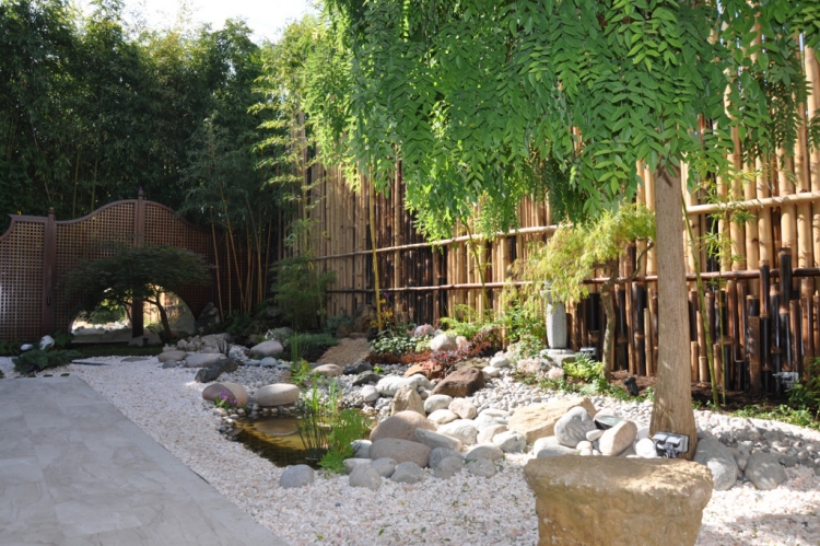 jardin-feng-shui-pierres-cailloux-bambou