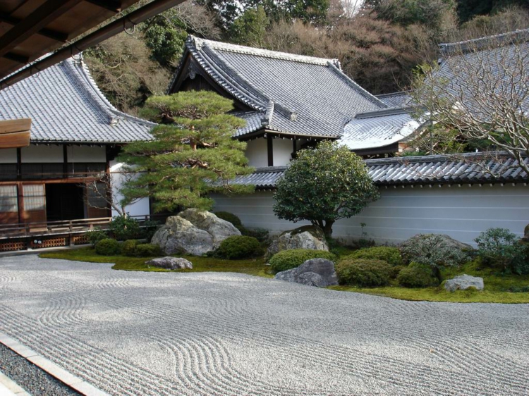 jardin-japonais-gravier-pierres-buis-arbres-bas jardin japonais