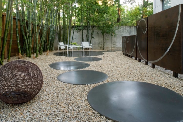 jardin-moderne-tendances-ardoises-rondes-gravier-bambou