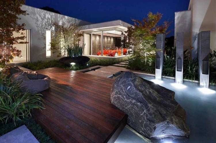 jardin-paysager-maison-minimaliste-terrasse-bois-appliques