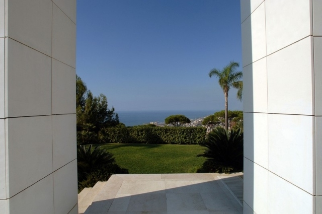jardin-paysager-minimaliste-pente-vue-Beyrouth-Méditerranée