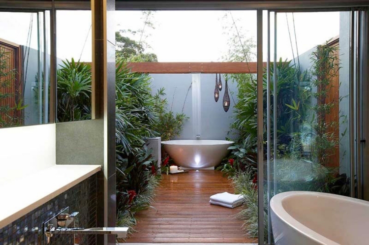 jardin-paysager-salle-bains-intérieur-baie-coulissante