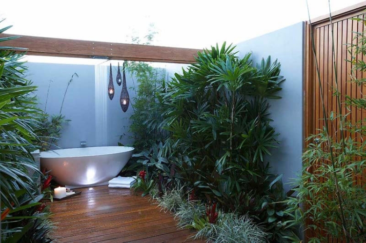 jardin-paysager-salle-bains-plein-air-baignoire-ovale