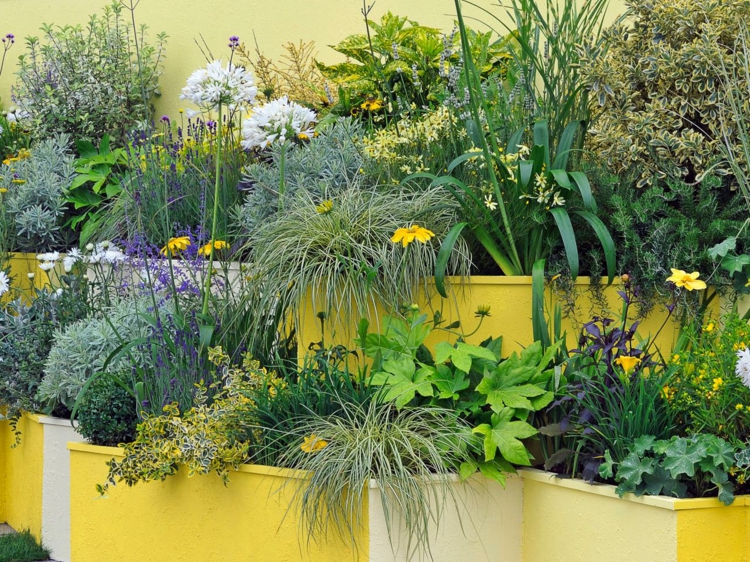 jardinière-bois-DIY-peintes-jaune-palntes-vertes