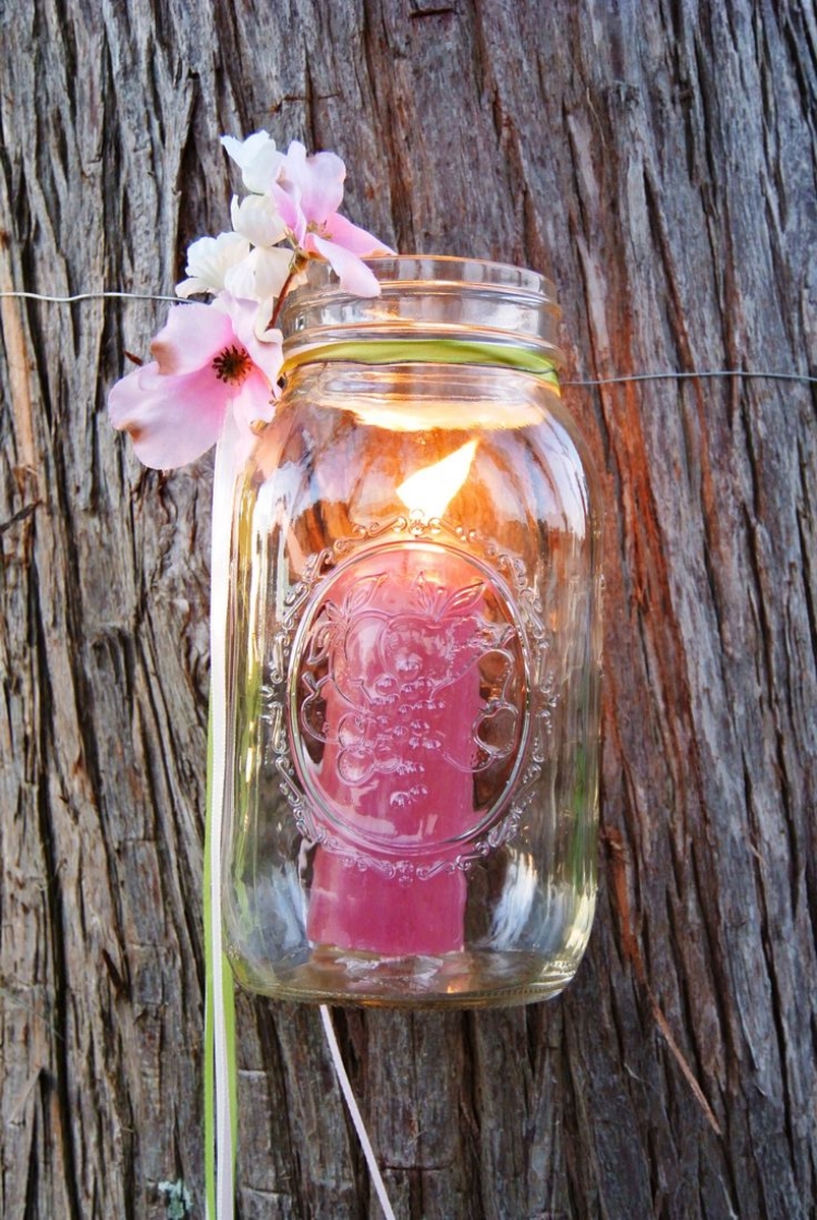 lanterne-exterieur-bocal-bougie-rose-fleurs-délicates 