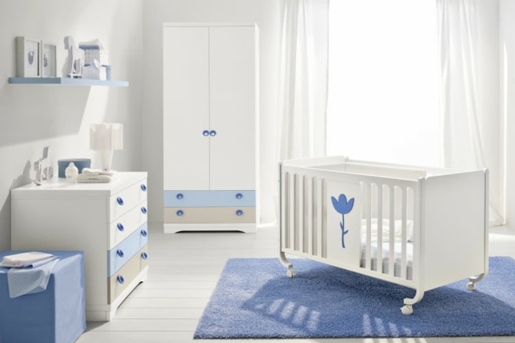 lit bébé roulettes blanc fleur bleue tour de lit assorti