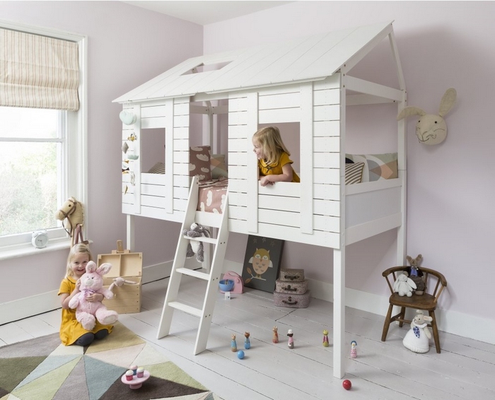 lit-design-cabane-chambre-enfant-bois-peint-blanc-échelle
