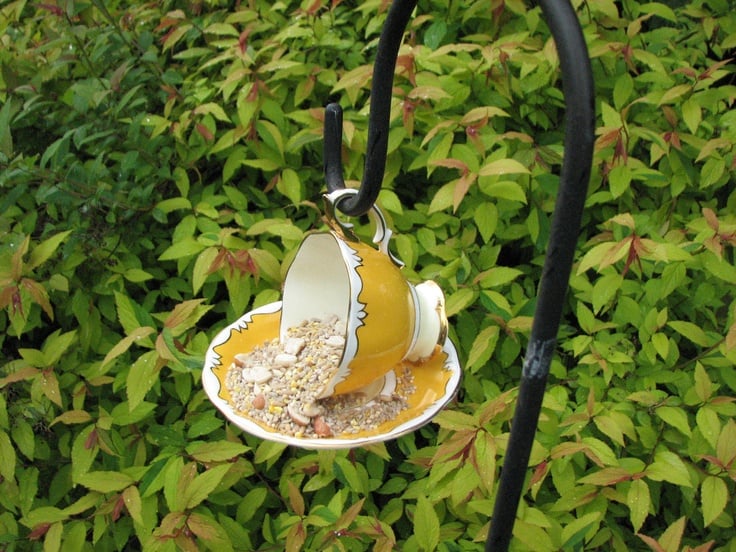 mangeoire oiseaux originale tasse-thé-accrocher
