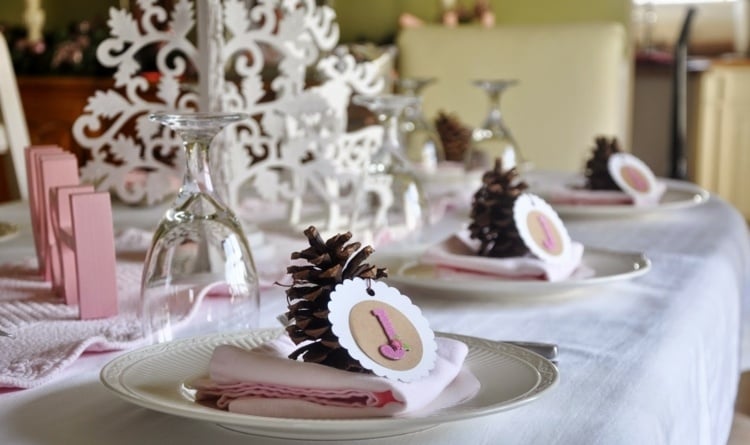 marque place mariage-hiver-idee-deco-table-cone-pin