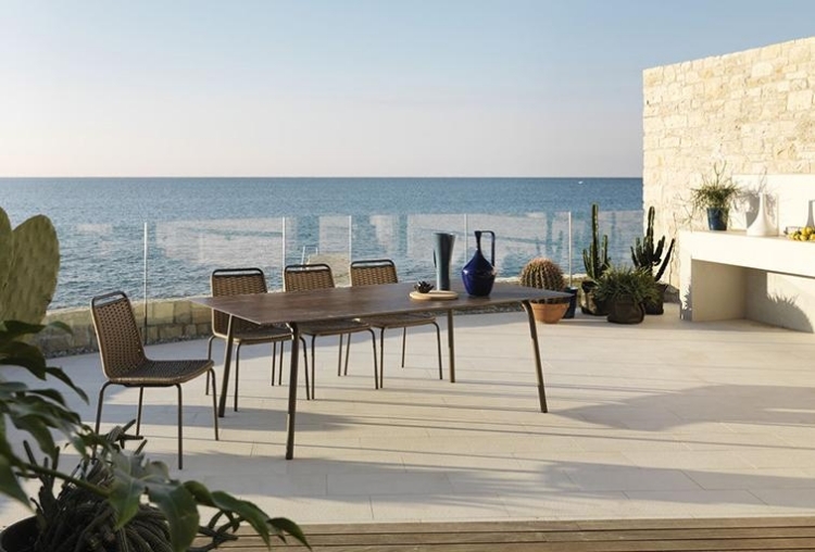 meubles-design-Roberti-Rattan-2015-coin-repas-chaises-table-brise-vent