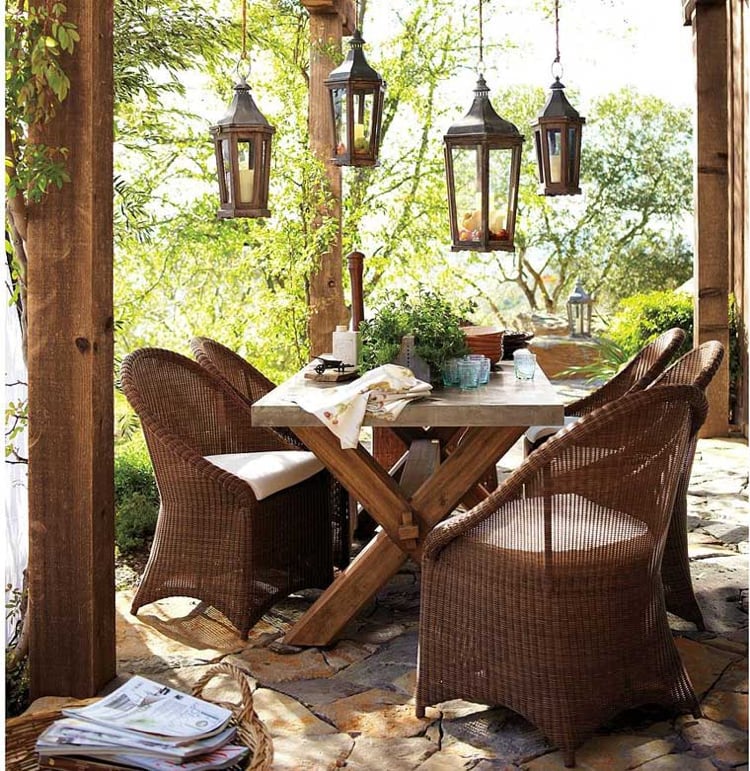meubles-jardin-rotin-bois-coin-repas-champêtre-chic-lanternes