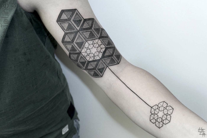 modele-tatouage-avant-bras-idees-forme-geometriques-fleurs