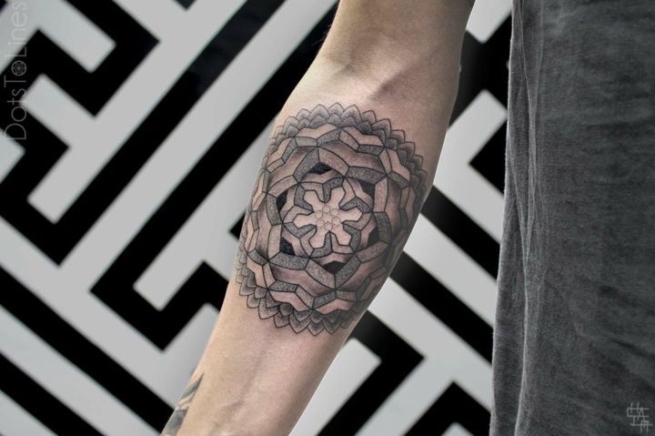 Modèle tatouage pour l'avant bras en 40 photos très originales Sol Tribal idées