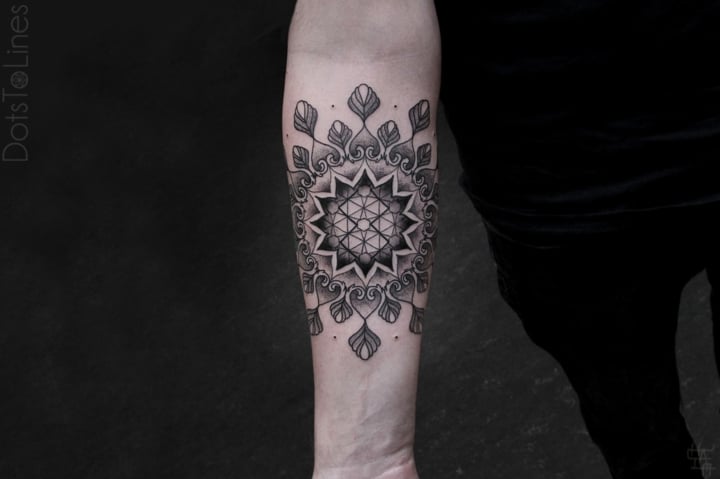 modele-tatouage-avant-bras-motif-tribal-forme-geometrique