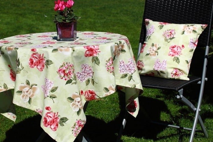 nappe-carrée-table-jardin-ronde-romantique-motifs-floraux