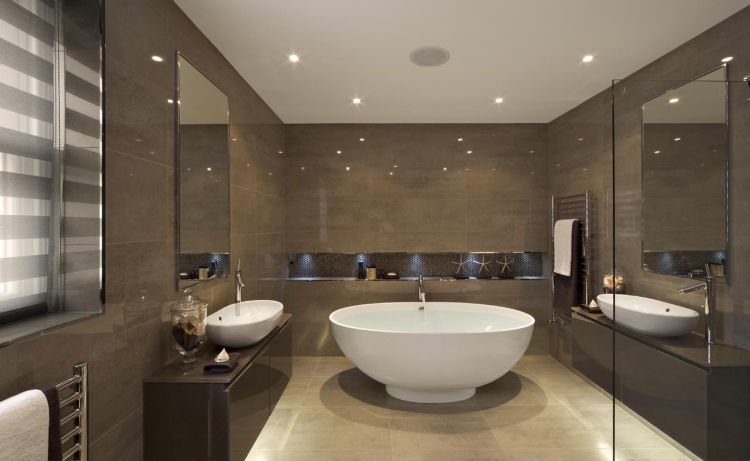 20 salles de bains modernes avec parois de douche en verre