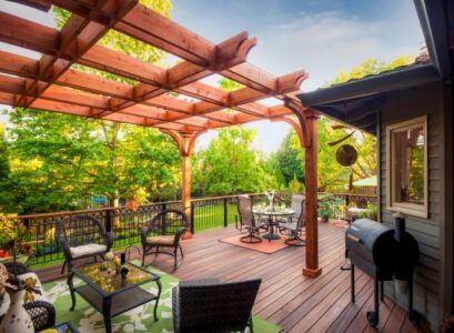 pergola-en-bois-revetement-sol-coin-detente-terrasse