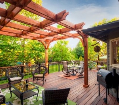 pergola-en-bois-revetement-sol-coin-detente-terrasse