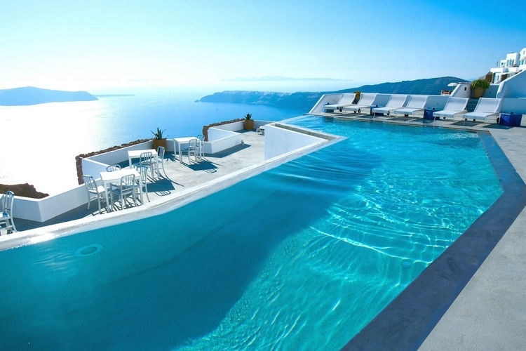 piscine-extérieure-luxe-2015-forme-géométrique-irrégulière