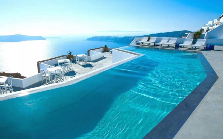 piscine-extérieure-luxe-2015-forme-géométrique-irrégulière