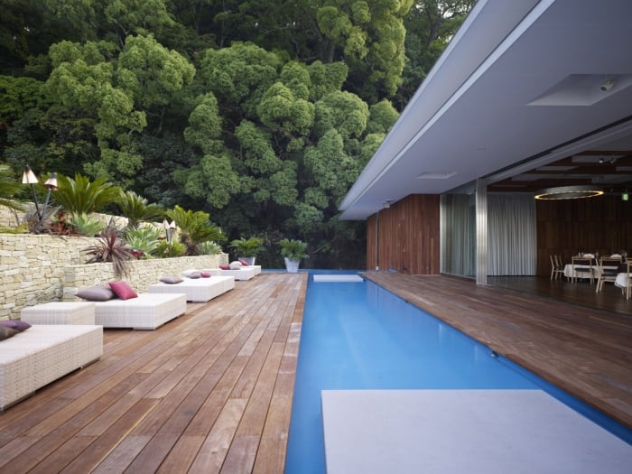 piscine extérieure luxe pontons modernes-terrasse-bois