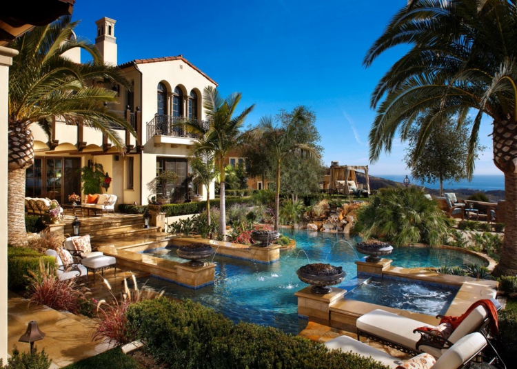 piscine-jardin-méditerranéenne-fontaines-palmiers