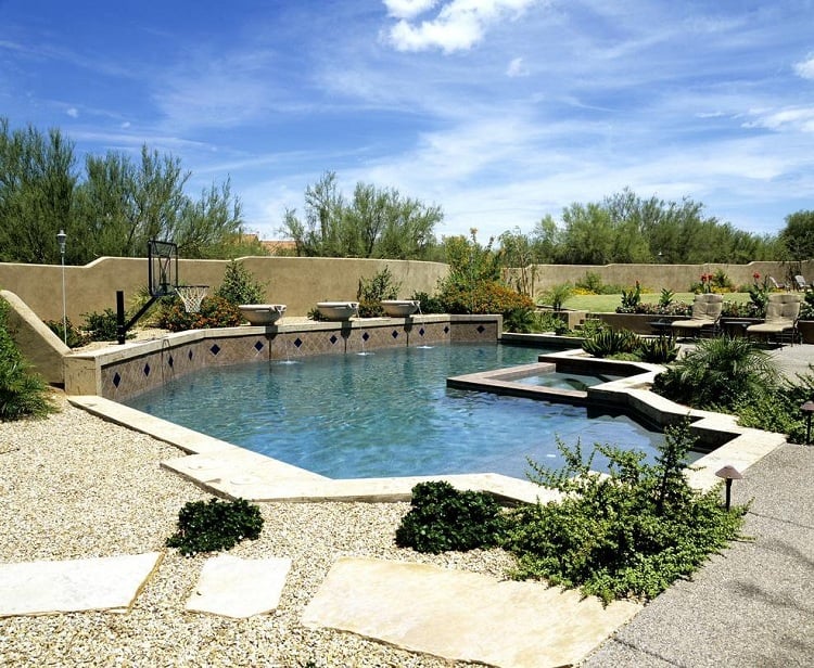 piscine de jardin méditerranéenne panier-basket-cascades