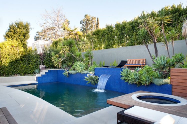 piscine de jardin méditerranéenne plantes-bleu-blanc-Santorin
