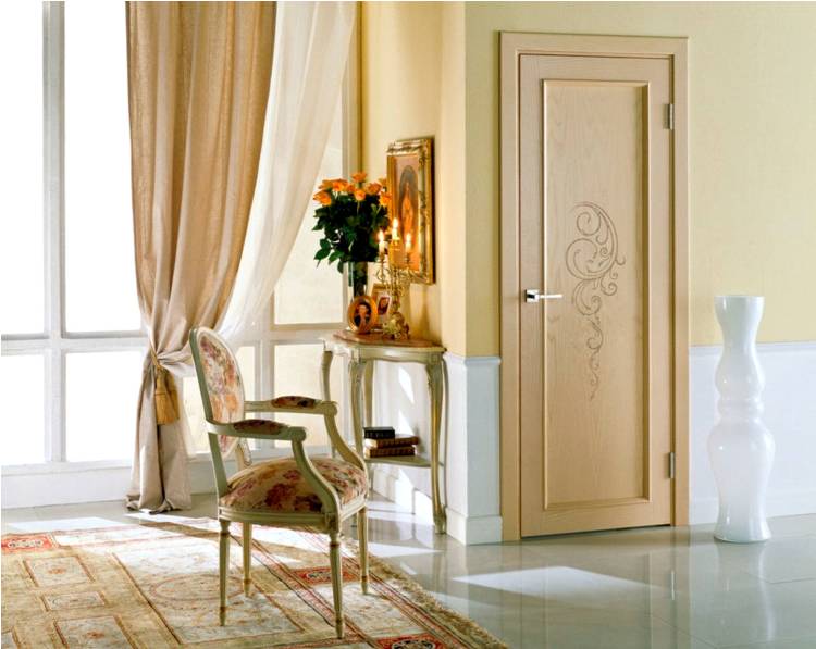 portes-intérieures-bois-clair-motif-mobilier-élégant-tapis