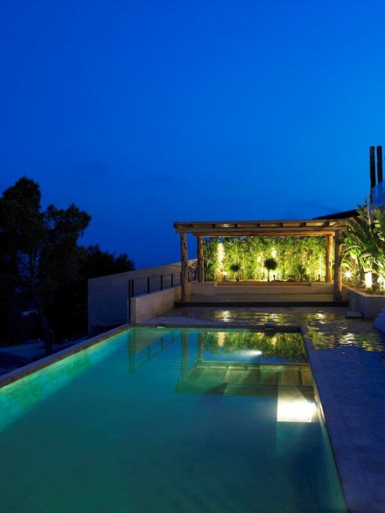 protection-solaire-pergola-bois-piscine-moderne-terrasse1