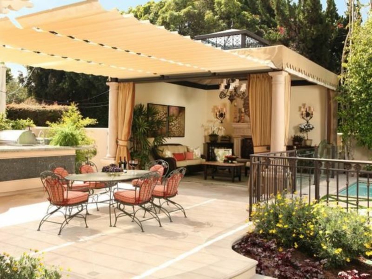 protection-solaire-voile-obrage-terrasse-meubles-fleurs-piscine