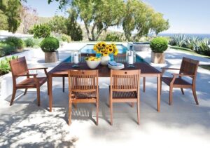 salon-jardin-teck-table-chaises-piscine