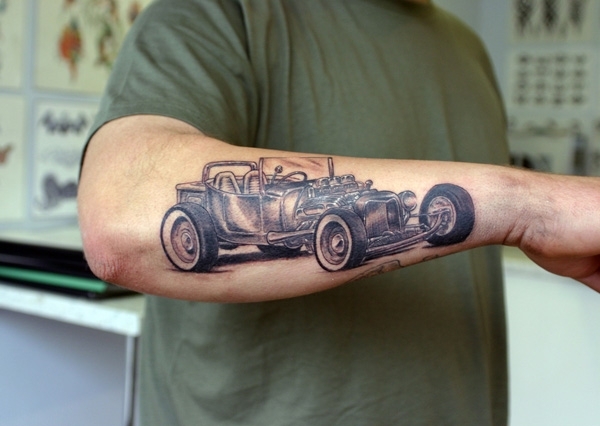 tatouage-avant-bras-3d-ford-voiture