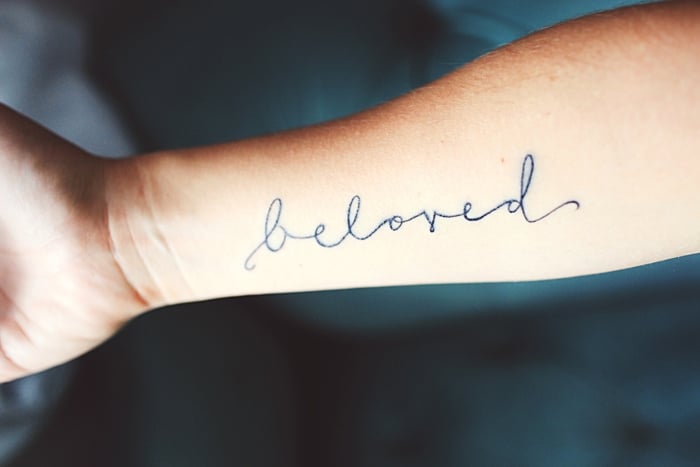 tatouage-avant-bras-beloved-message