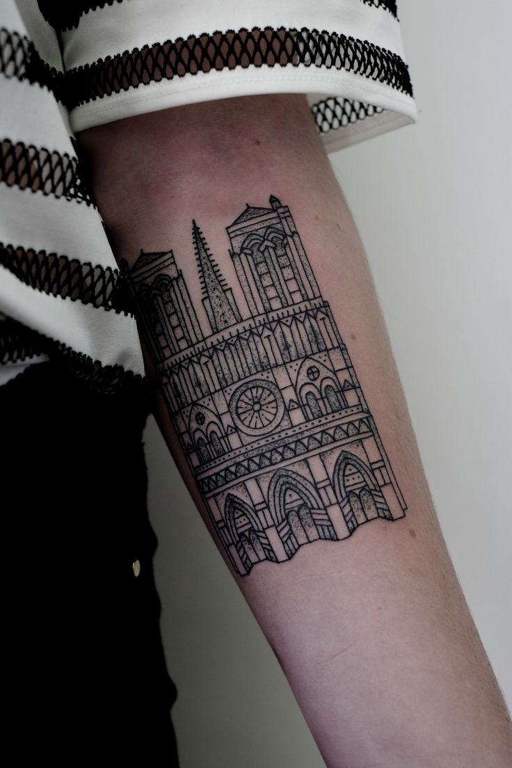 tatouage-avant-bras-motif-architecture
