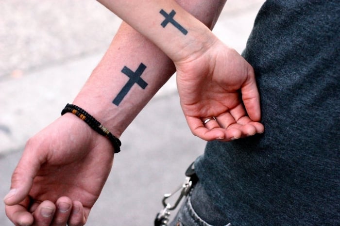 tatouage-couple-idee-originale-croix