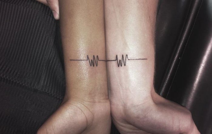 tatouage-couple-idee-originale-electrographie