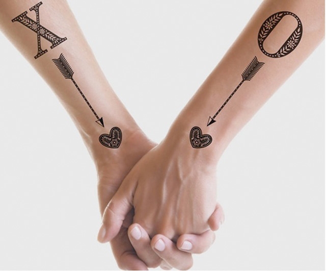 tatouage-couple-idee-originale-fleches-avant-bras